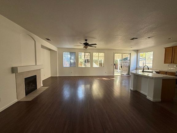 4th image of 2147 3rd St