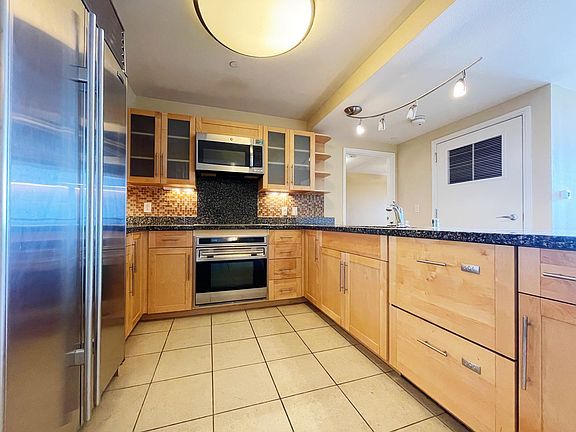 3rd image of 600 Queen St APT 3005