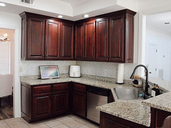 4th image of 139 Creekwood Cir