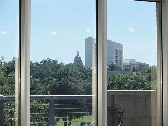 5th image of 901 W 9th St APT 205