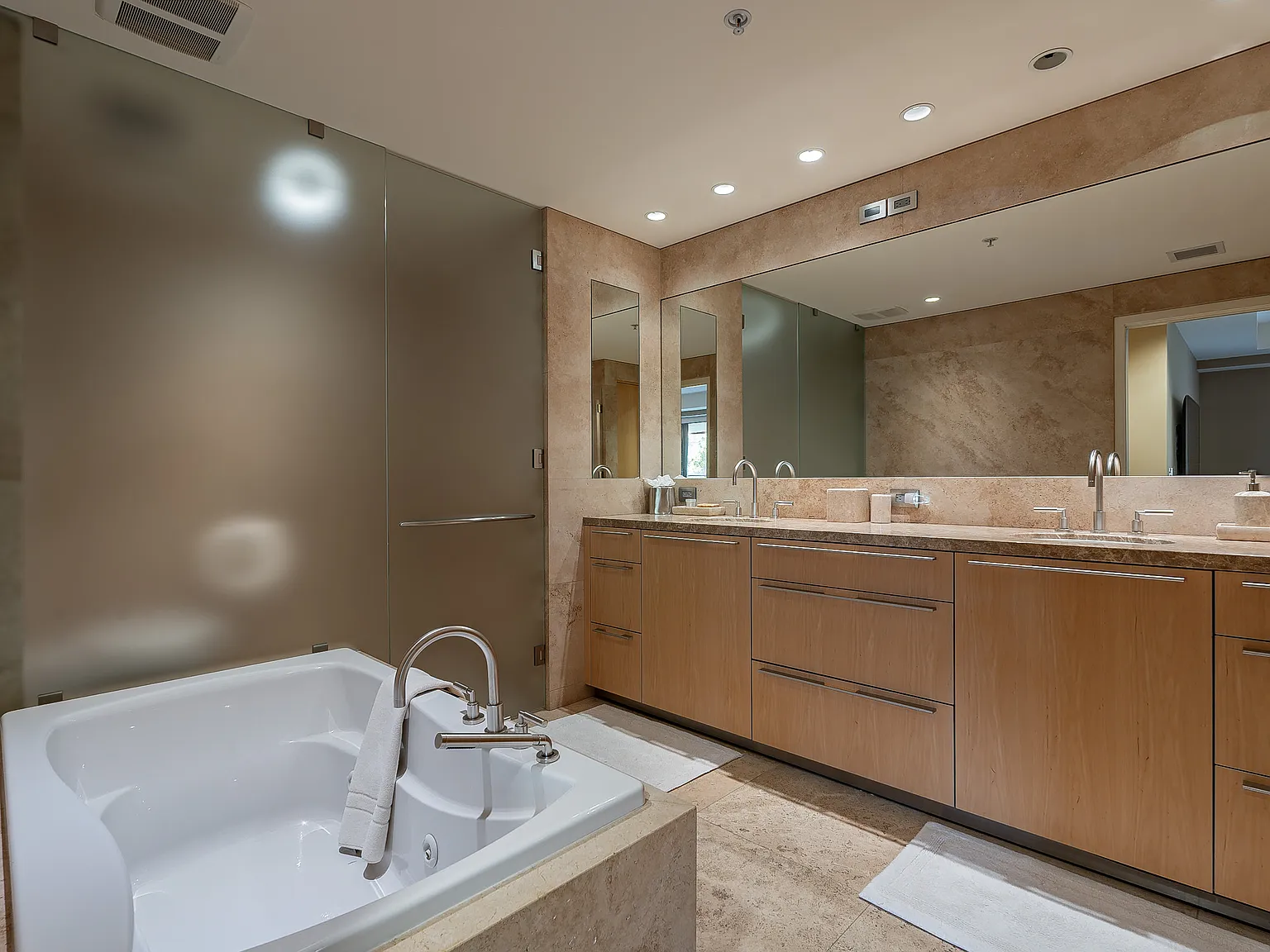 3 bed, 3.5 bath, 3156 sqft, $20,000 — Photo 4