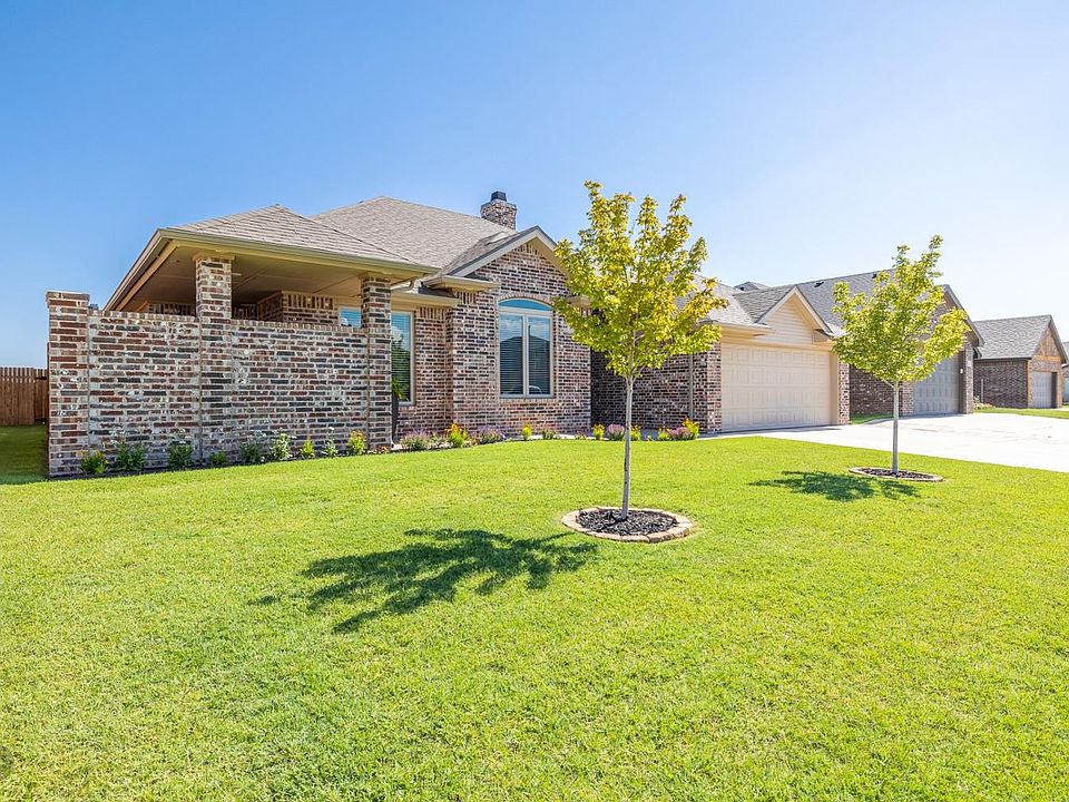 1st image of 715 Ventoso Cir