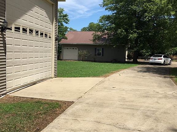 3rd image of 1716 Clubhouse Ln