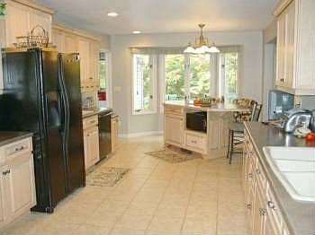 2nd image of 308 S Emerald Dr