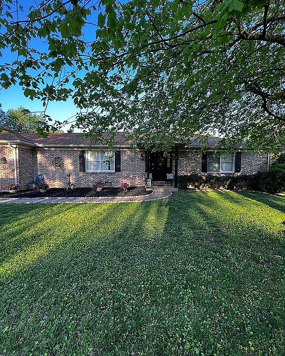 1st image of 840 Crestwood East Dr