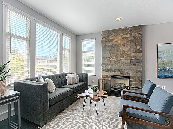 2nd image of 120 Grandview Ter