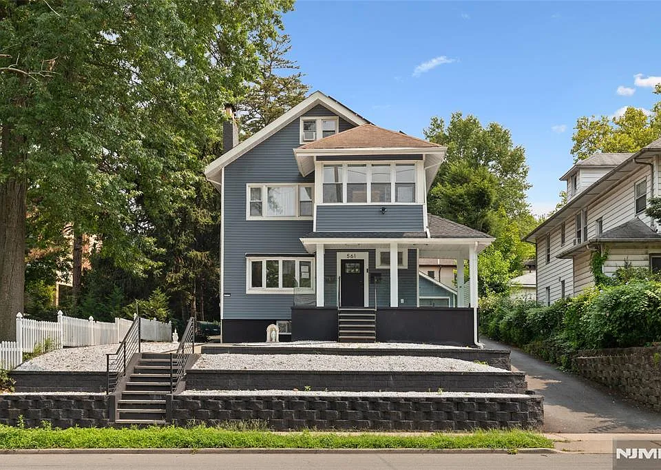 561 Grand Ave #1
