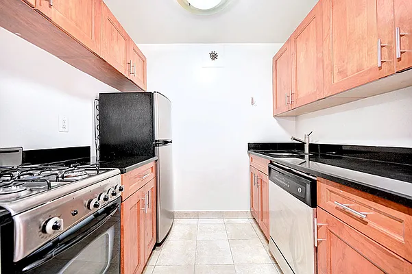 Rented by Urbane Brokerage | media 31