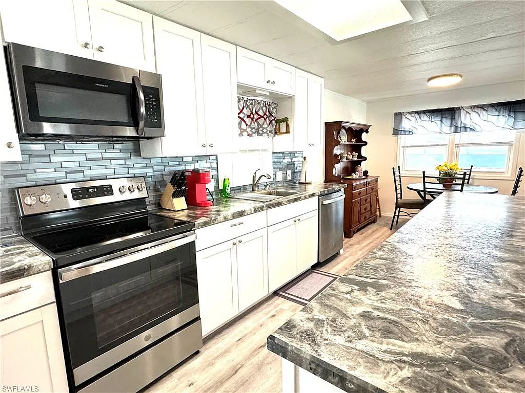 2 bed, 2.0 bath, 1008 sqft, $5,000 — Photo 3