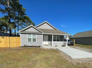 4552 Seapines Dr SE, Southport, NC 28461