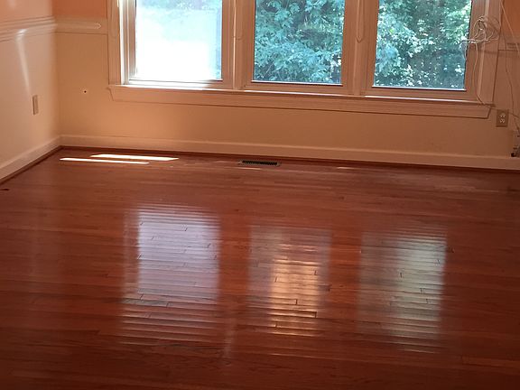 2nd image of 6806 Orchid Ln