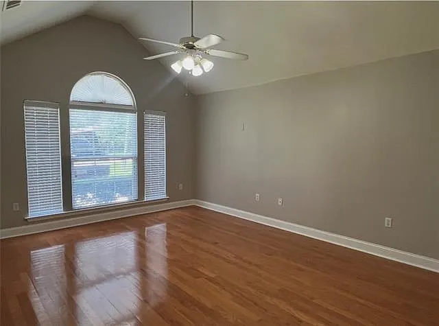 3 bed, 2.0 bath, 1166 sqft, $1,800 — Photo 2