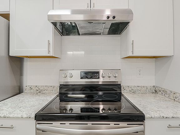 5th image of 9912 W Lancaster Dr