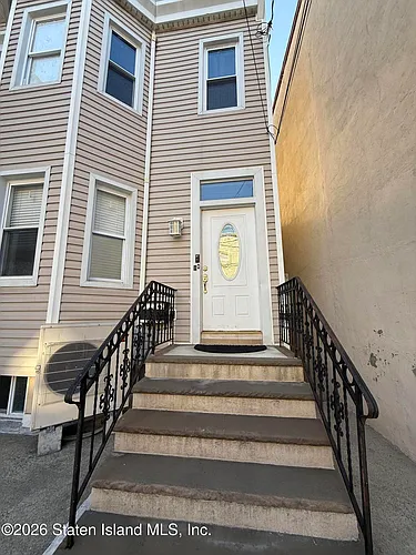 1204 Bay St #1 Photo 1