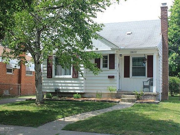 2nd image of 28059 Pinehurst St