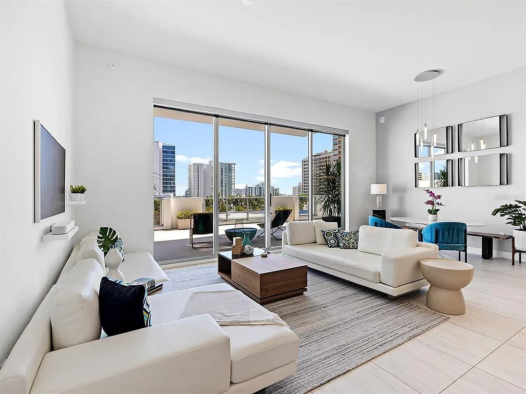2 bed, 3.0 bath, 1870 sqft, $9,500 — Photo 3