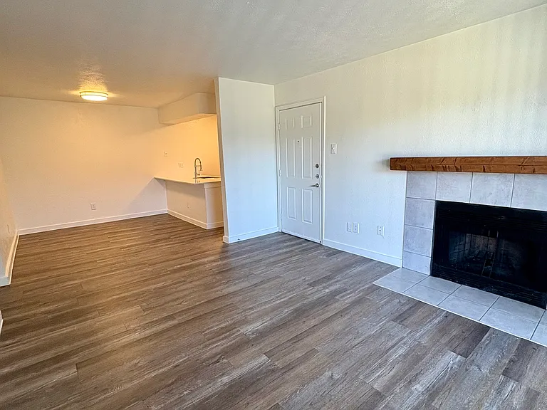 Pleasant Creek Apartments — Photo 26