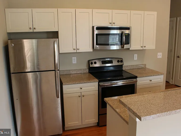 406 S 9th St #3F — Photo 5