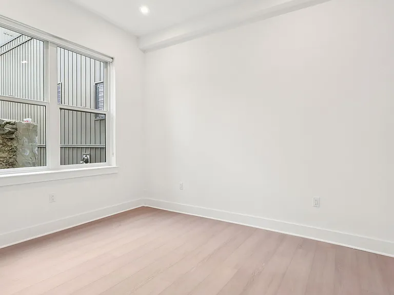 20 West — Photo 389