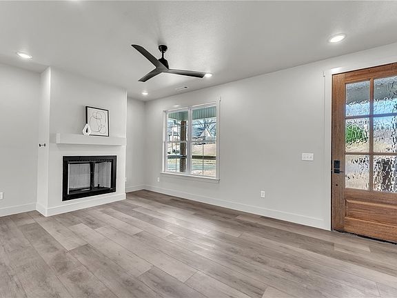 4th image of 22 Marionet Cir