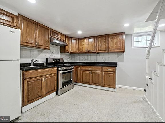 Modern Kitchen with Electric Stove and Updated Fridge (not shown here)