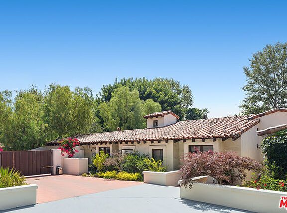 3rd image of 3211 Retreat Ct