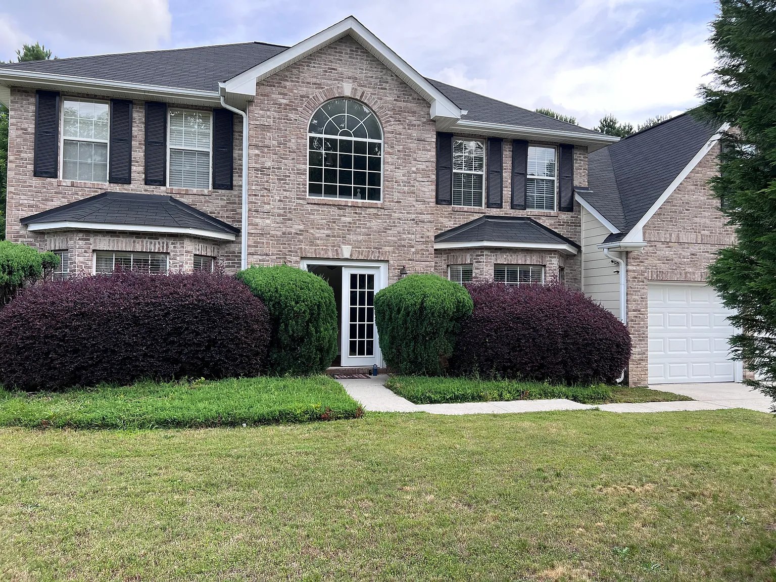 5 bed, 3200 sqft, $2,850 — Photo 4
