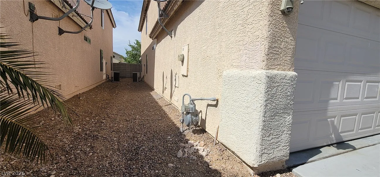 4 bed, 3.0 bath, 1818 sqft, $1,950 — Photo 2