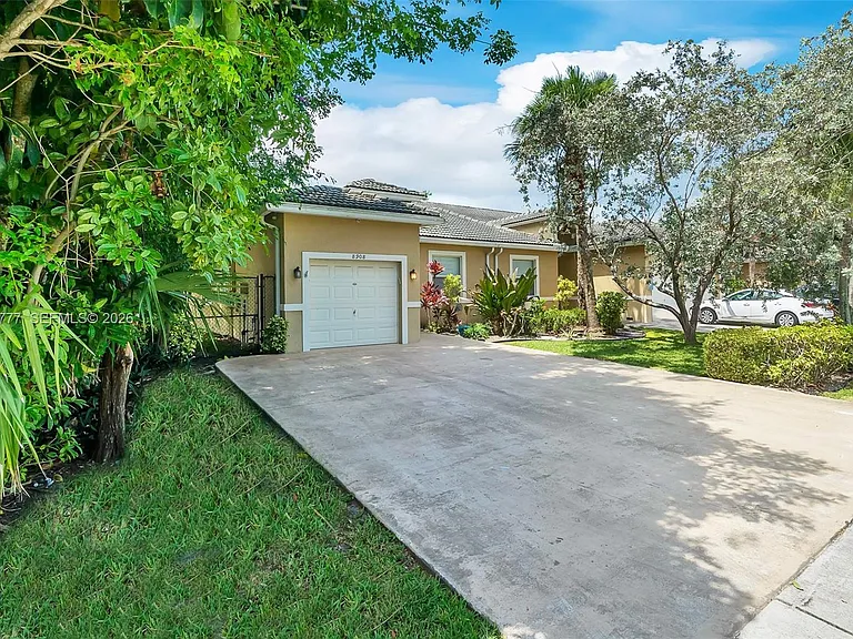 8908 NW 40th St — Photo 38