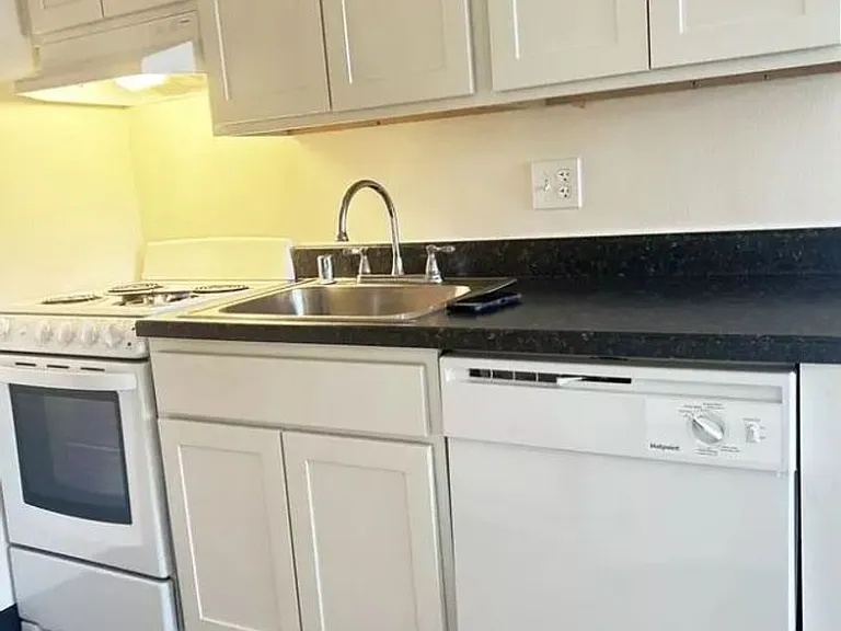 502 E Main St — Photo 12