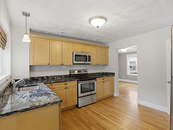 5th image of 12 Riverside Ct