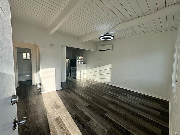 3rd image of 8138 Dodie St