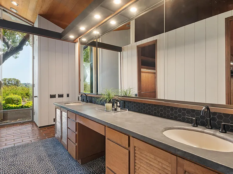 Laguna Blanca Dr — Photo 17