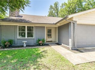 407 W Ash Ln, Euless, TX 76039
