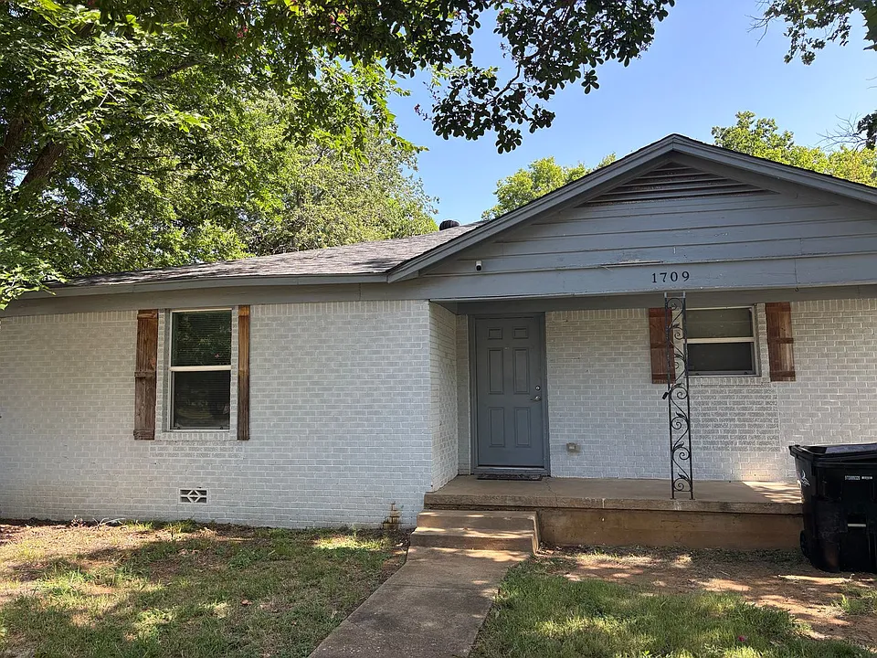 1709 W Elm St
