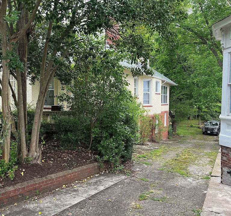 2nd image of 915 N Main St