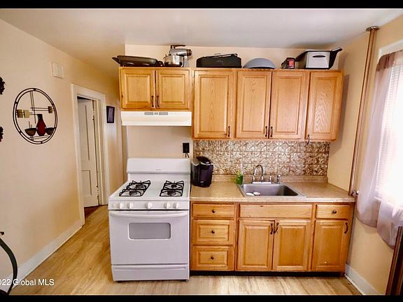 5th image of 146 Homestead Ave #1