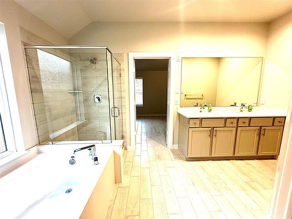 3rd image of 15718 Telge Ridge Ln