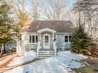 1516 N Breezeland Rd, Oconomowoc, WI 53066