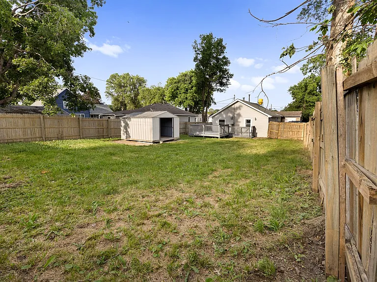 110 S Conrey St — Photo 7
