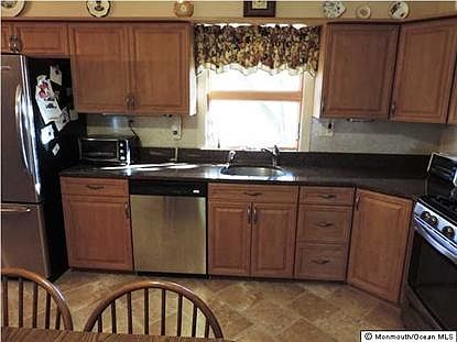 3rd image of 11 Evergreen Dr