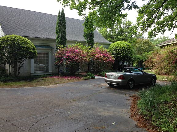 Huge turnaround/parking area