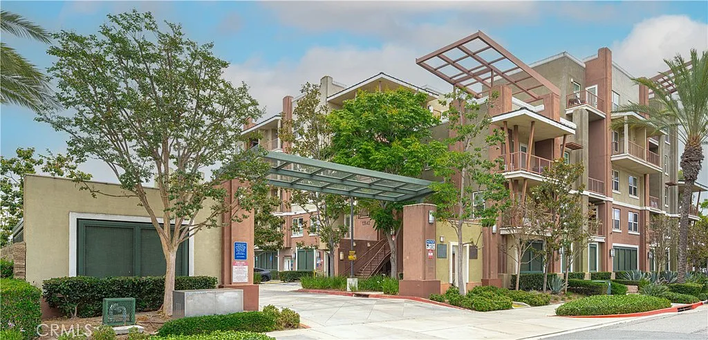 3 bed, 2.5 bath, 1624 sqft, $3,600 — Photo 1