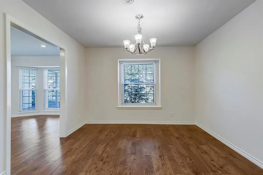 4 bed, 2.0 bath, 2094 sqft, $2,700 — Photo 4