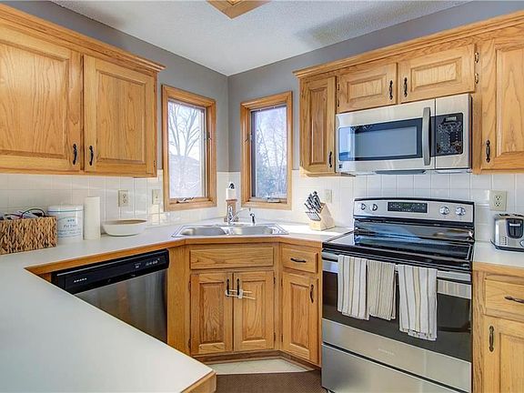5th image of 8909 W 127th Pl