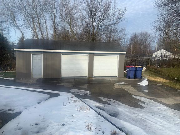 3rd image of 1345 Laughlin Dr NW