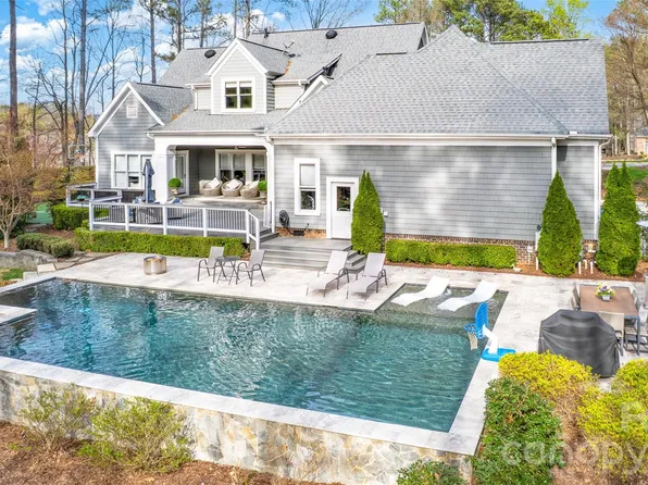 141 Stonewall Beach Ln, Mooresville, NC 28117