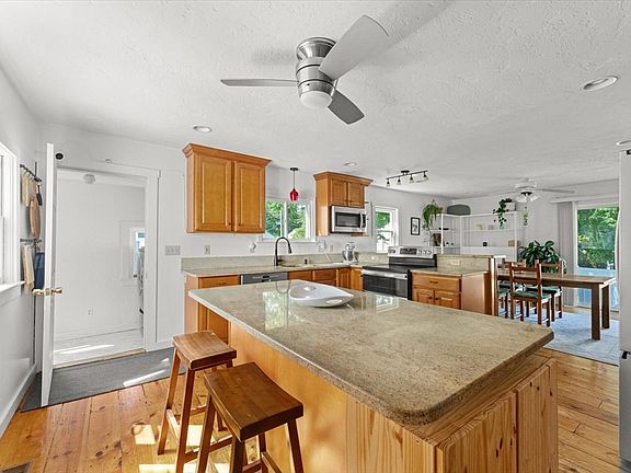 5th image of 42 Dewey Ave