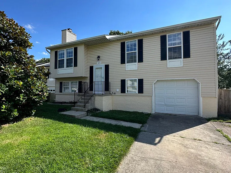 1915 Christiana Ct — Photo 1