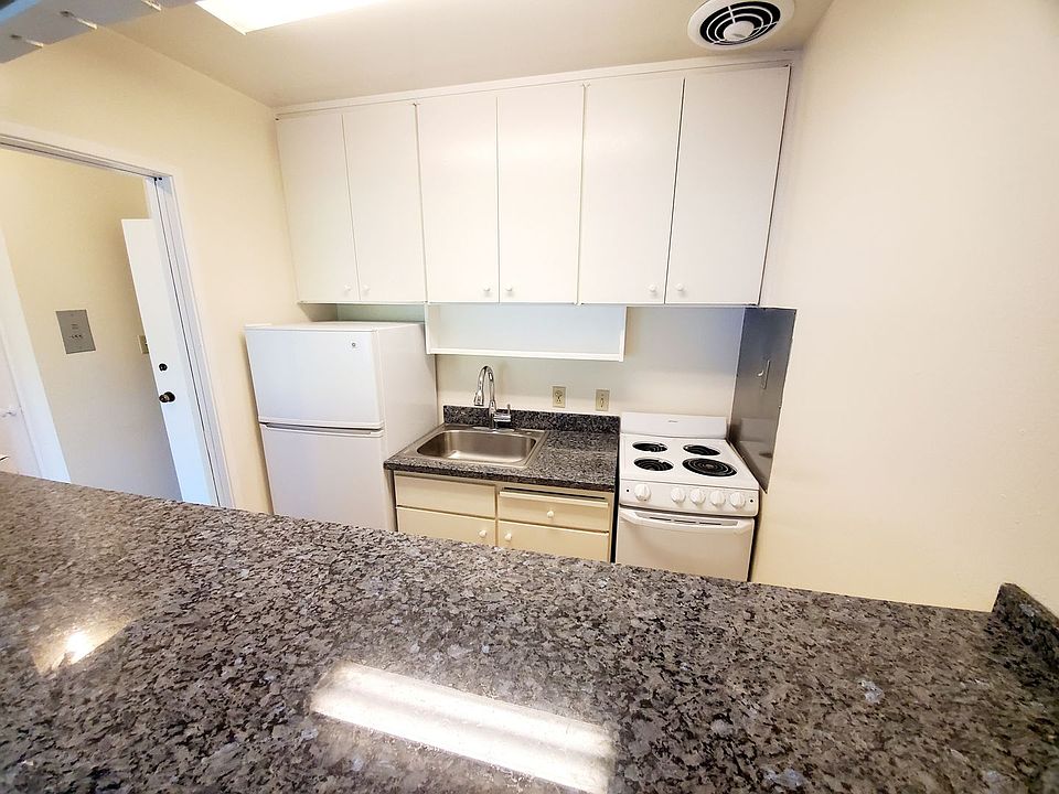 1st image of 928 Peninsula Ave APT 206